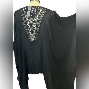 Flowy cover-up w crotchet detail